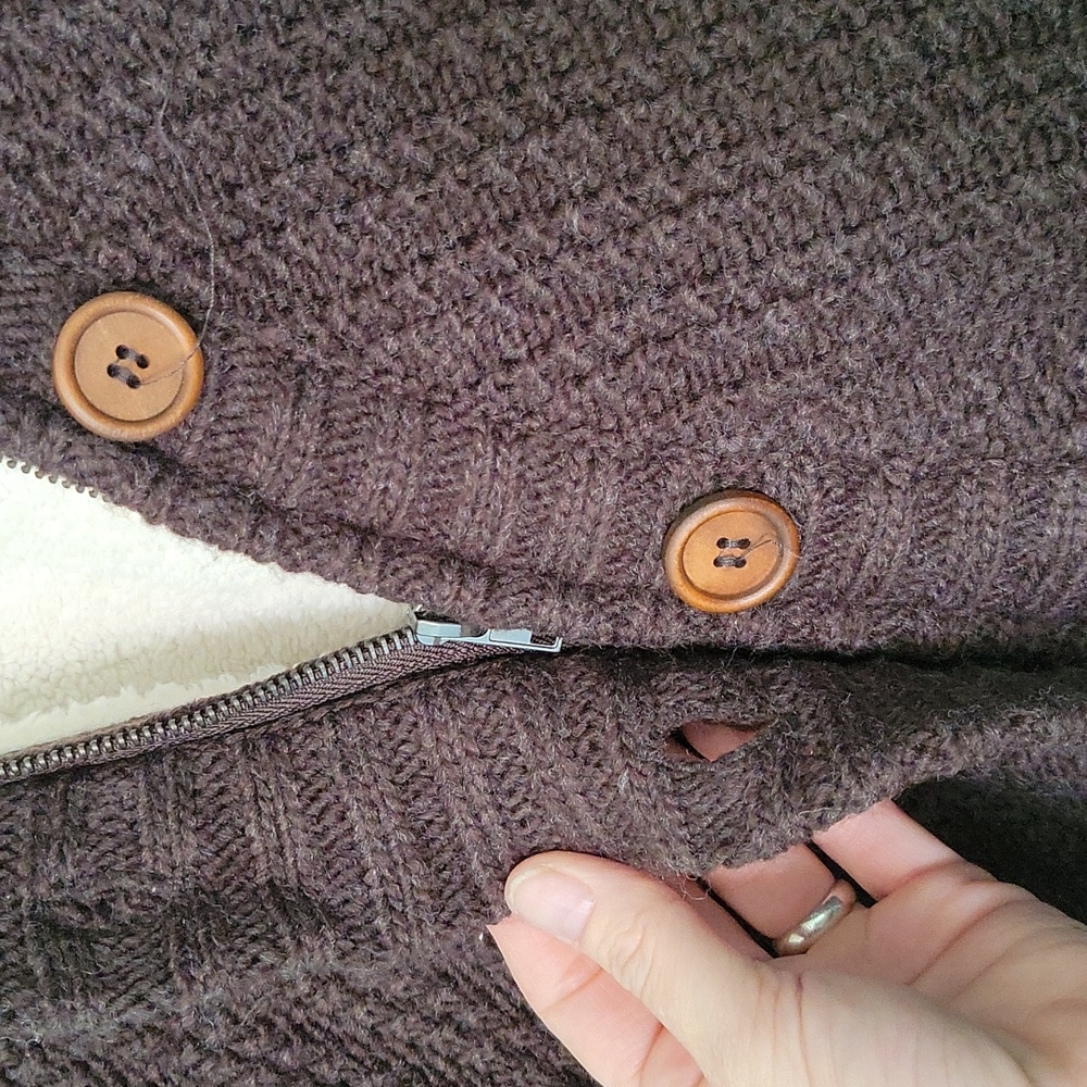 Brown knitted sweater vest with faux fur collar - Picture 2 of 5